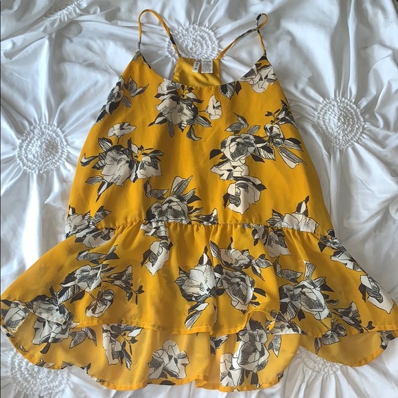 Japna Tops - Yellow floral tank top